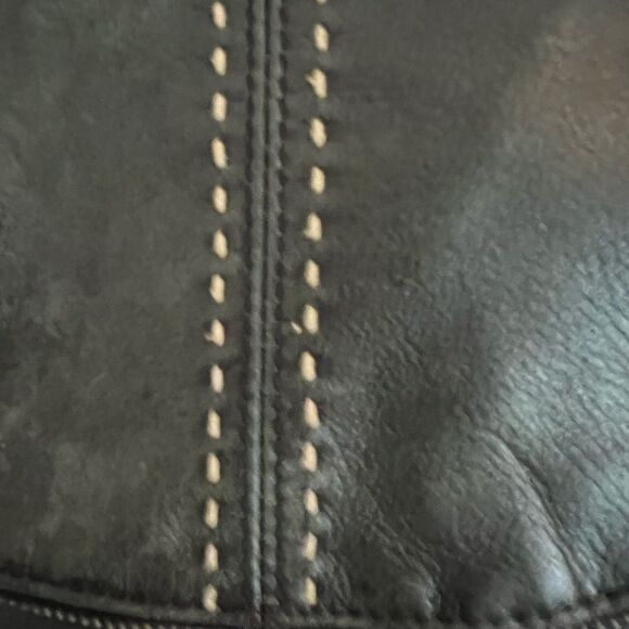 B. Makowsky Cynthia Glove Leather Convert Messenger Bag-Black Contrast stitch - Picture 5 of 7